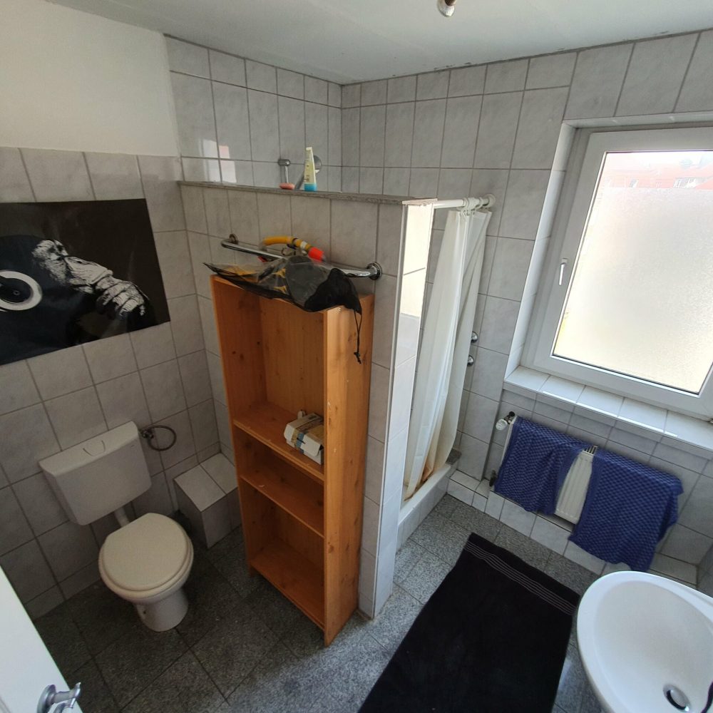 Das Badzimmer N°1: Eins der fünf Badezimmer mit einer von drei Duschen.