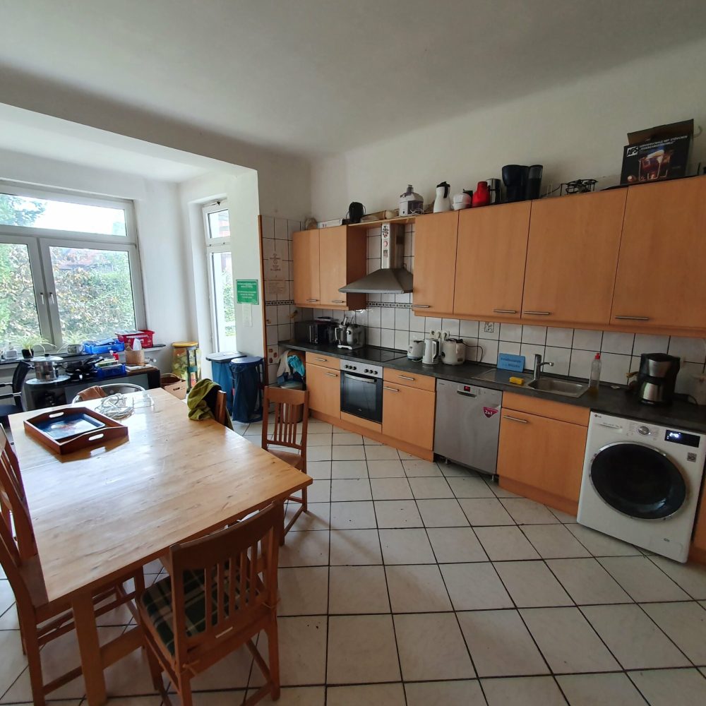 Die Küche: Hier wird zusammen gekocht und gegessen.